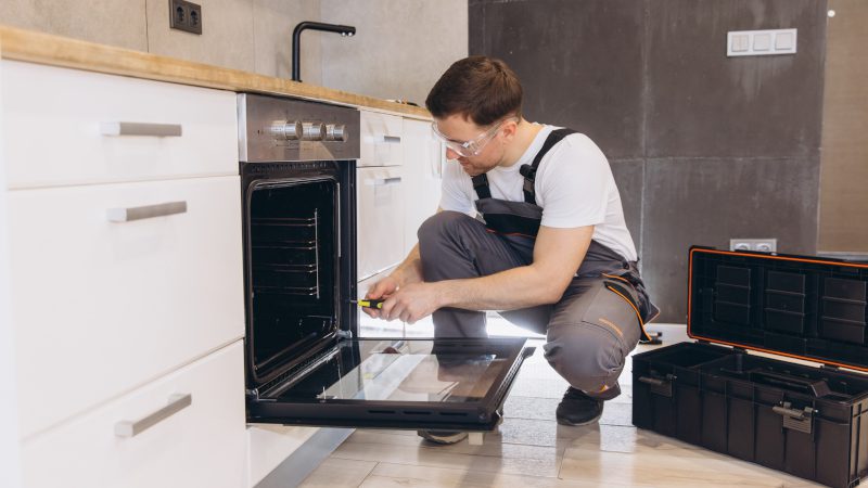 3 Signs You Need Oven Repair Services